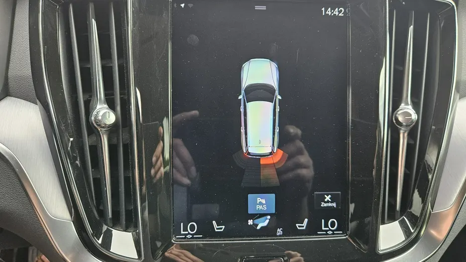 VOLVO V60 -