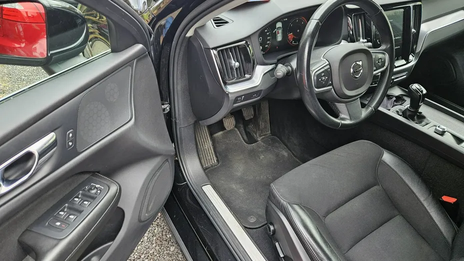 VOLVO V60 -