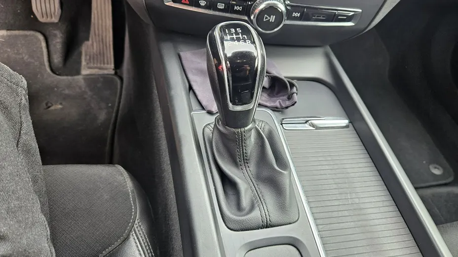 VOLVO V60 -