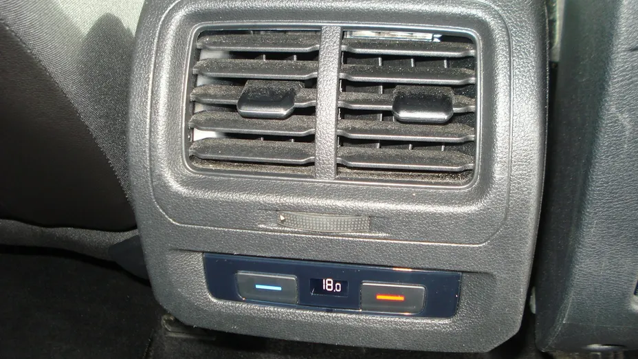 VOLKSWAGEN Touran -