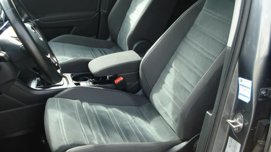 VOLKSWAGEN Touran -