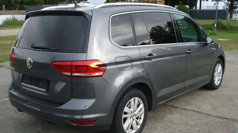 VOLKSWAGEN Touran -