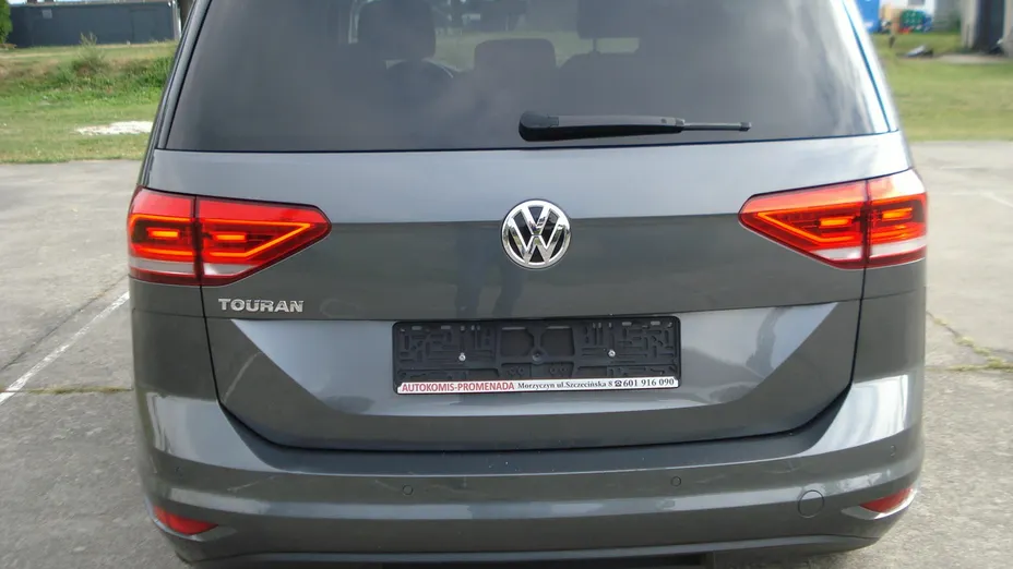 VOLKSWAGEN Touran -