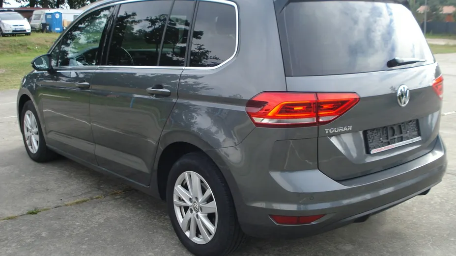 VOLKSWAGEN Touran -