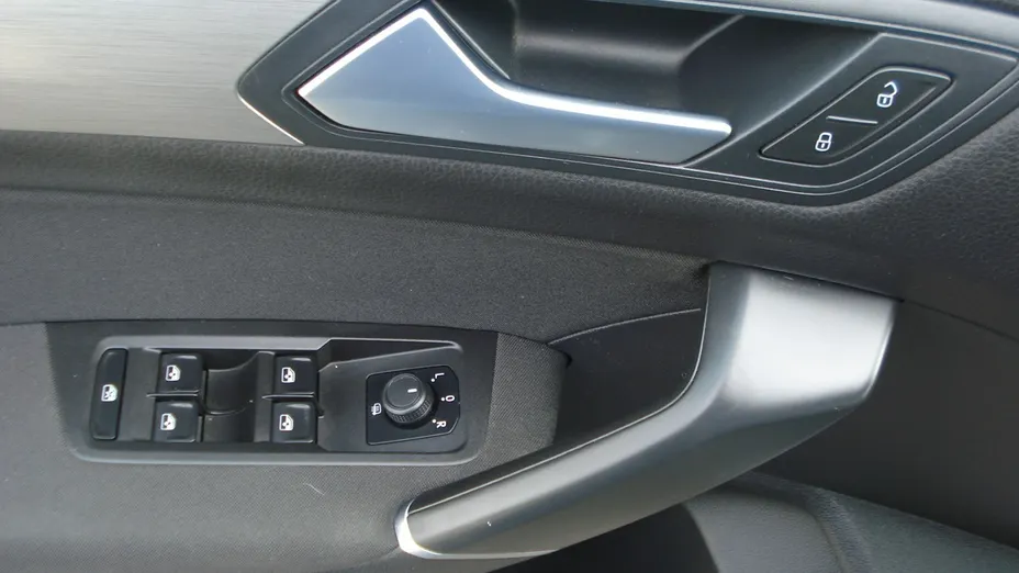 VOLKSWAGEN Touran -