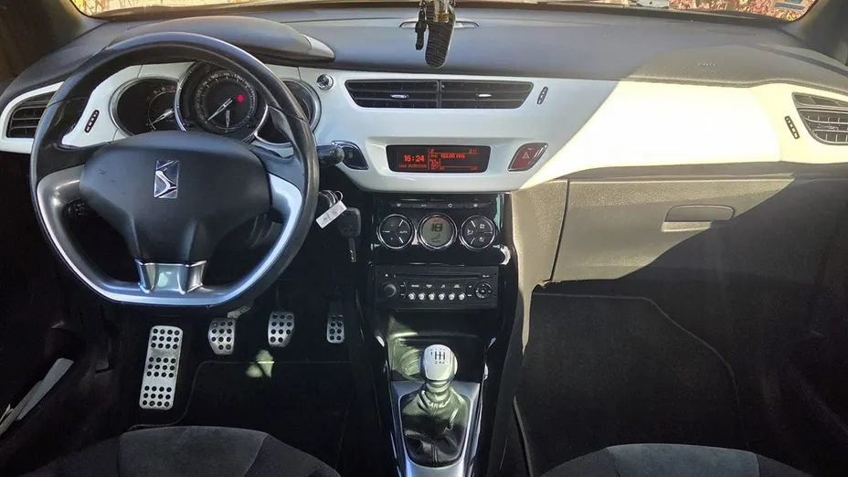 CITROEN DS3 -