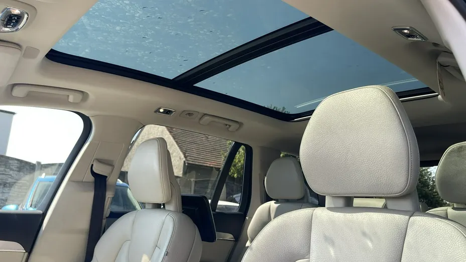 VOLVO XC90 -