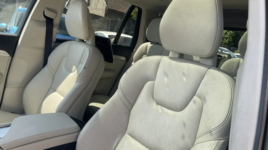 VOLVO XC90 -