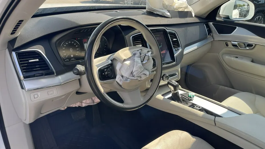 VOLVO XC90 -