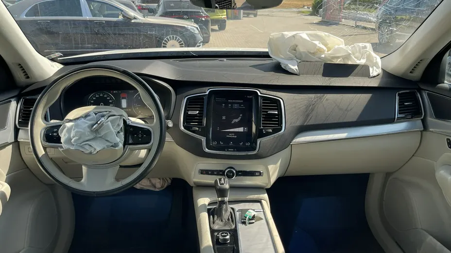 VOLVO XC90 -