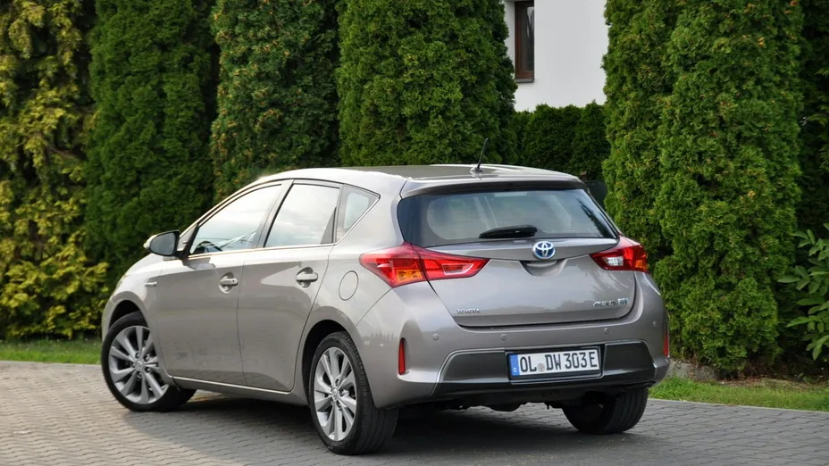 TOYOTA Auris -