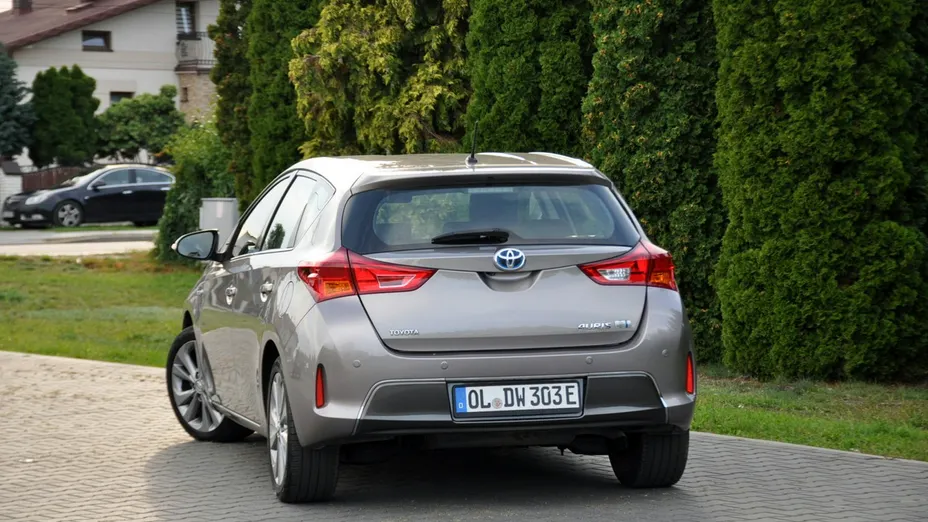 TOYOTA Auris -