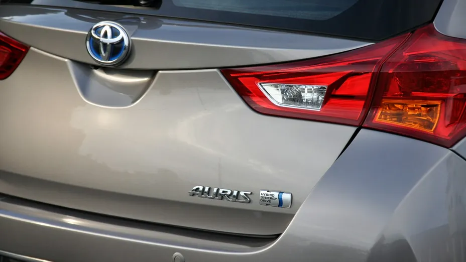 TOYOTA Auris -
