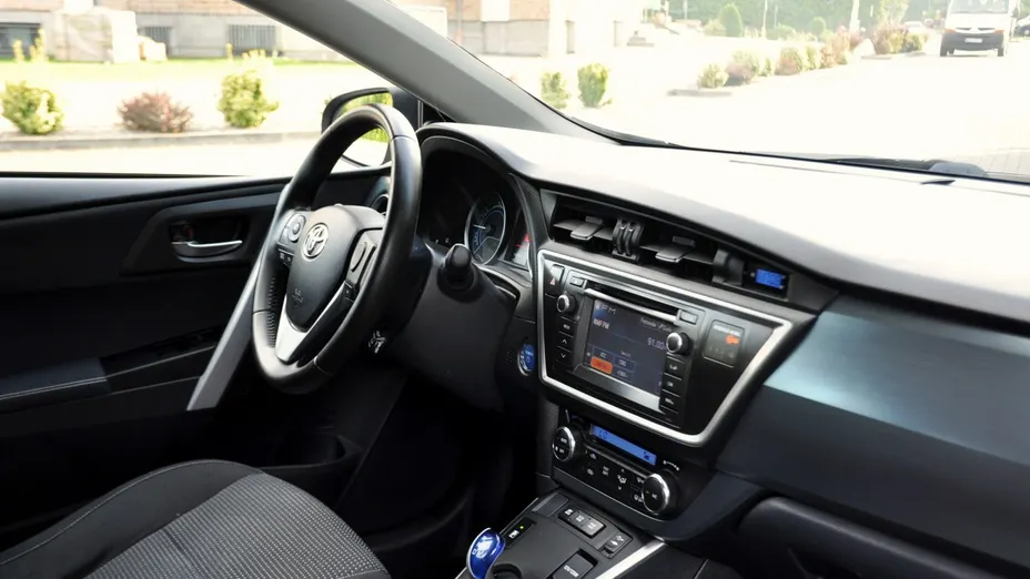 TOYOTA Auris -