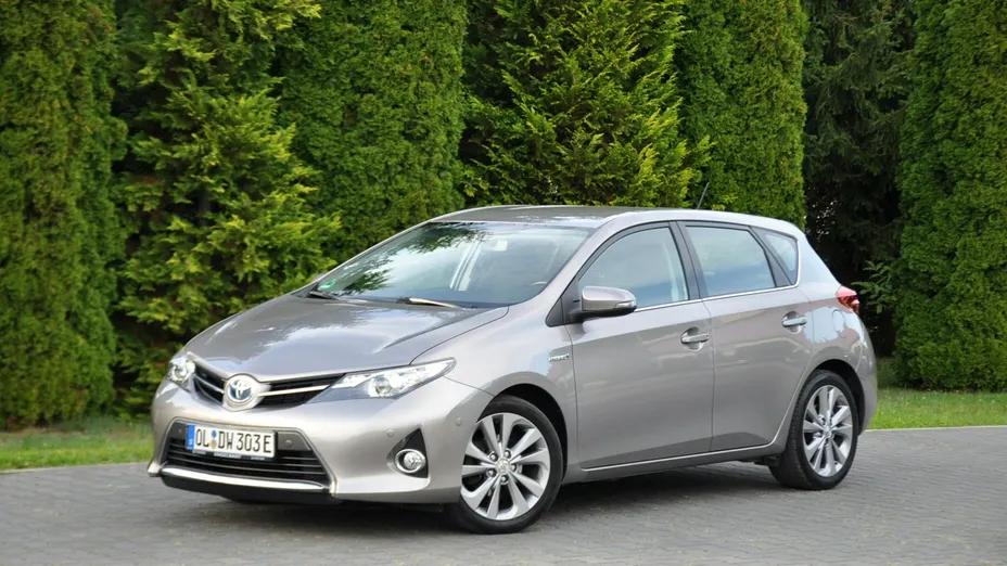 TOYOTA Auris -