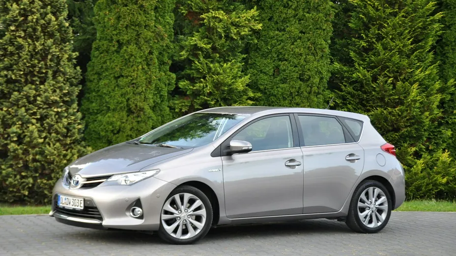 TOYOTA Auris -