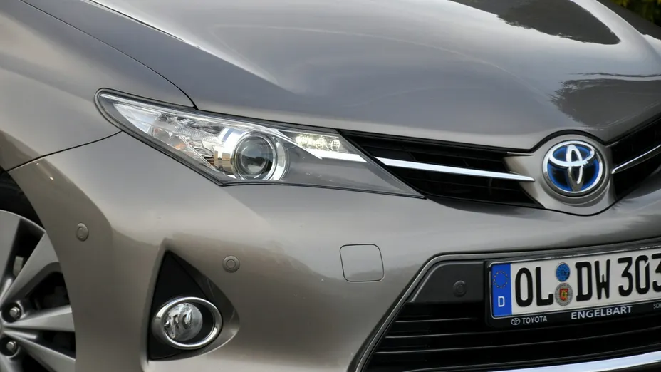 TOYOTA Auris -