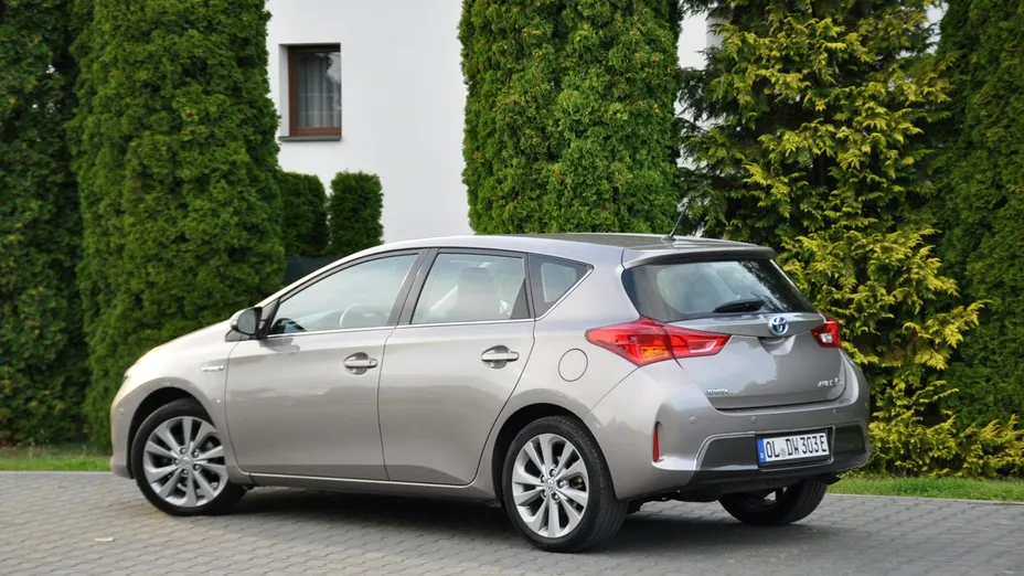 TOYOTA Auris -