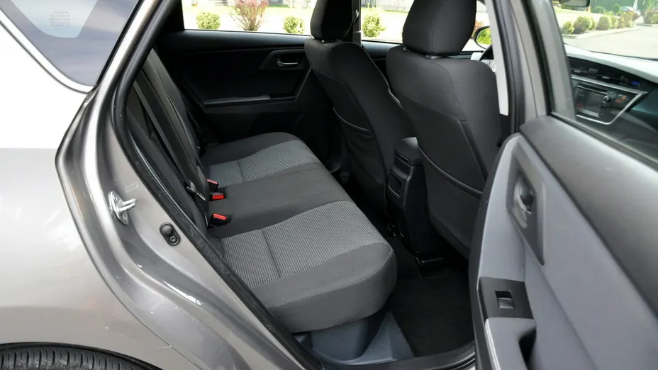 TOYOTA Auris -