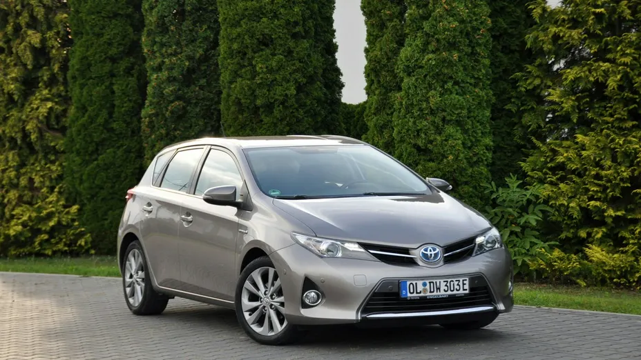 TOYOTA Auris -