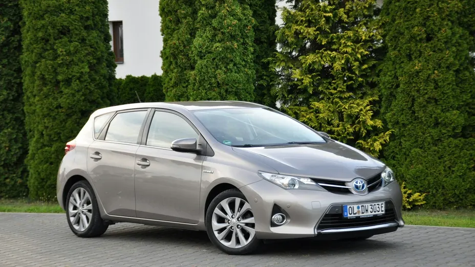 TOYOTA Auris -