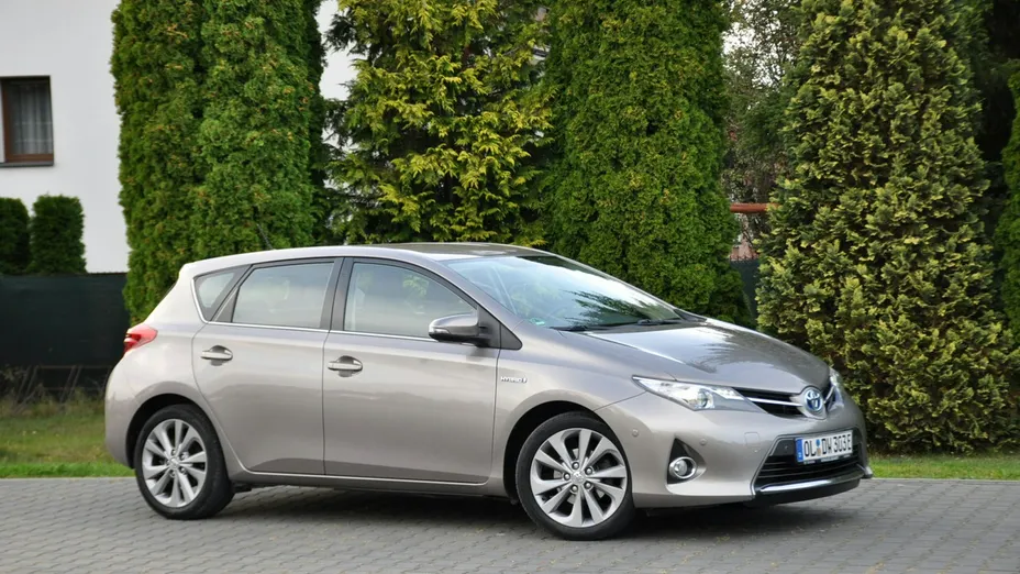 TOYOTA Auris -