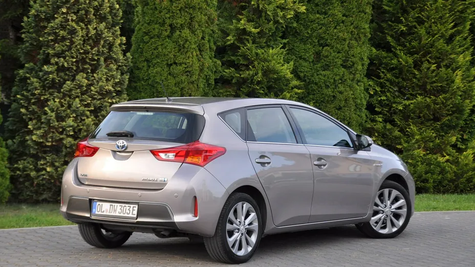 TOYOTA Auris -