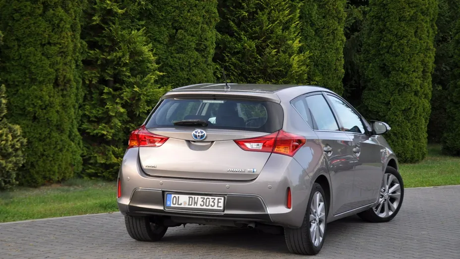 TOYOTA Auris -