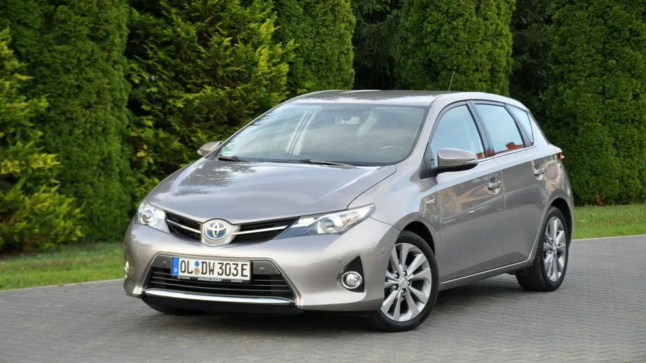 TOYOTA Auris -