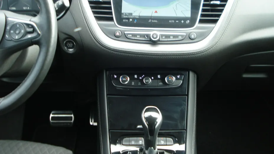 OPEL Grandland X -