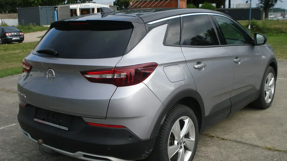 OPEL Grandland X -