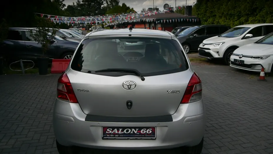 TOYOTA Yaris -