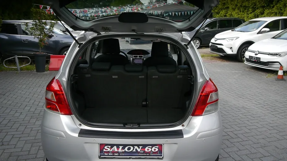 TOYOTA Yaris -