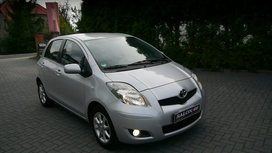 TOYOTA Yaris -