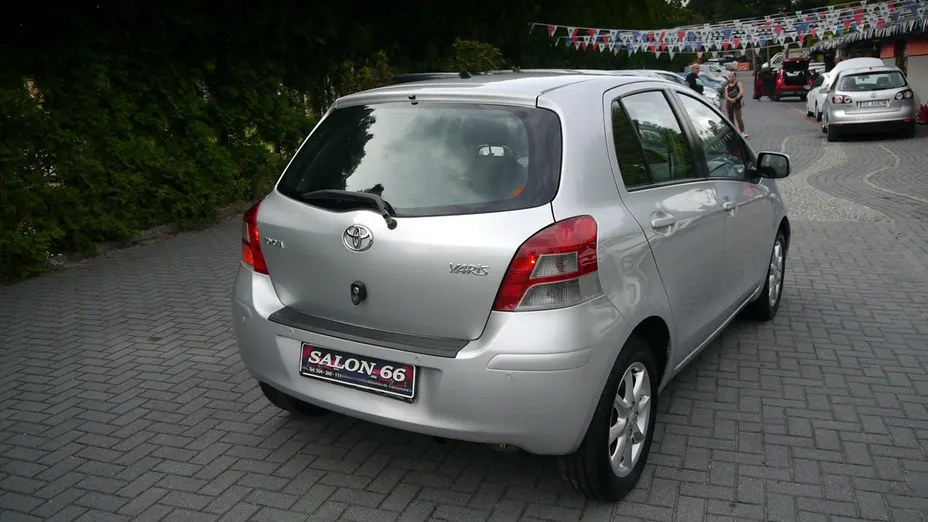 TOYOTA Yaris -
