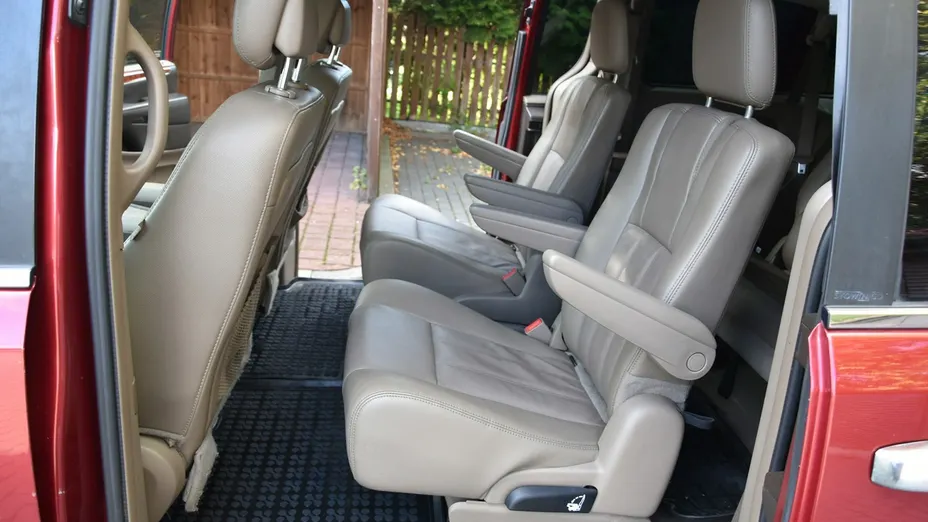 CHRYSLER Town & Country -