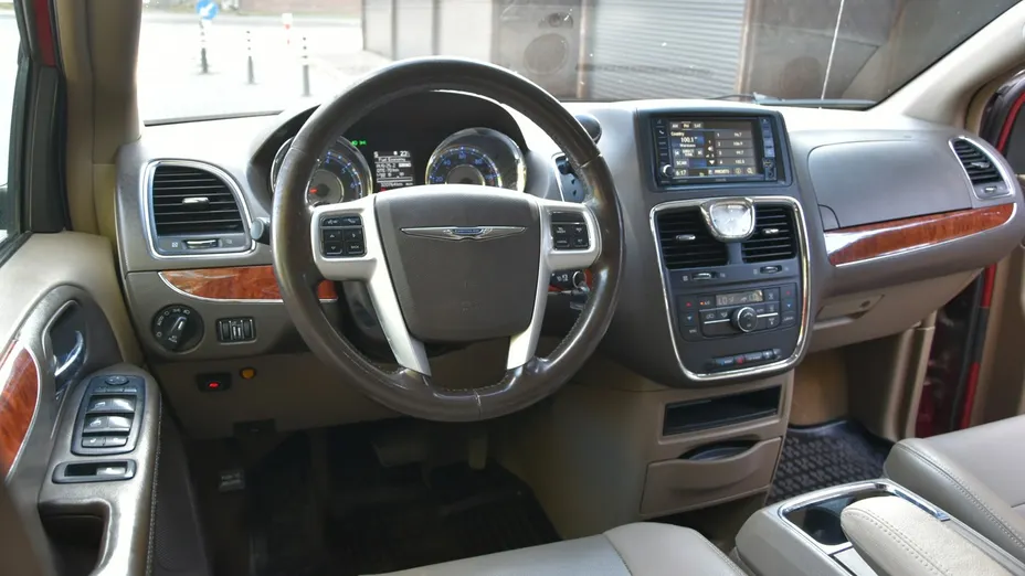 CHRYSLER Town & Country -