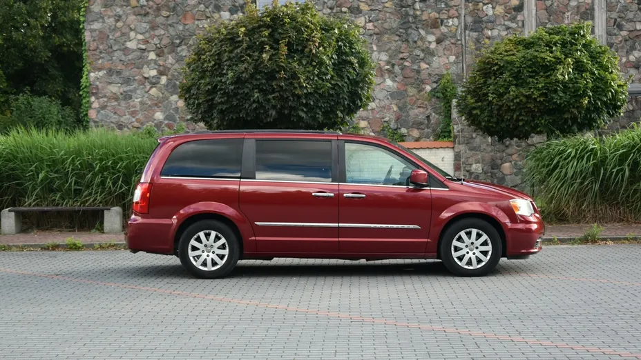 CHRYSLER Town & Country -