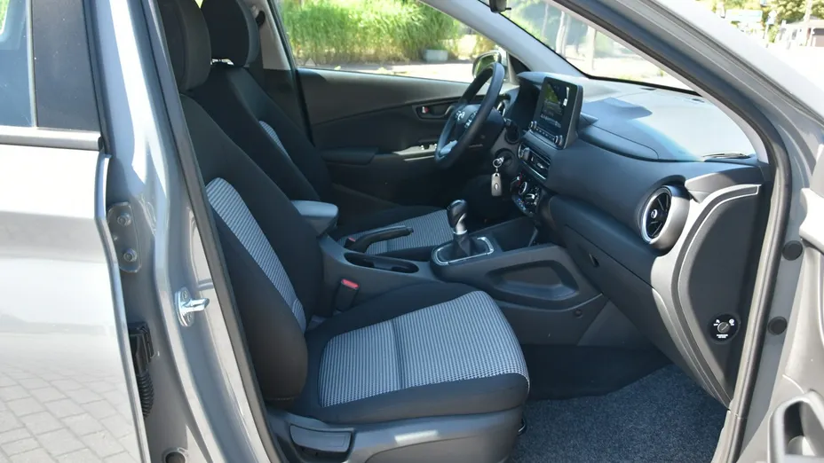 HYUNDAI Kona -