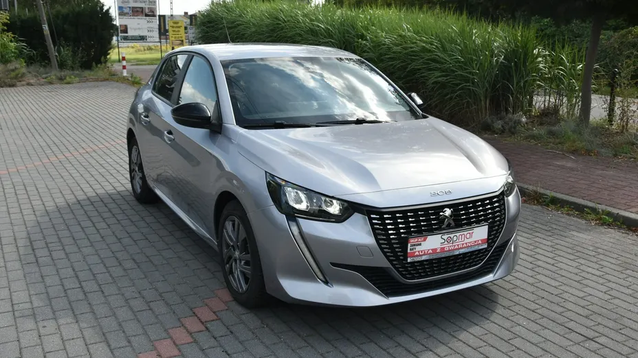 PEUGEOT 208 -