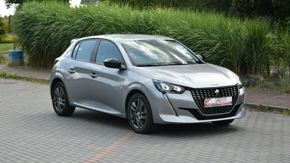 PEUGEOT 208 -