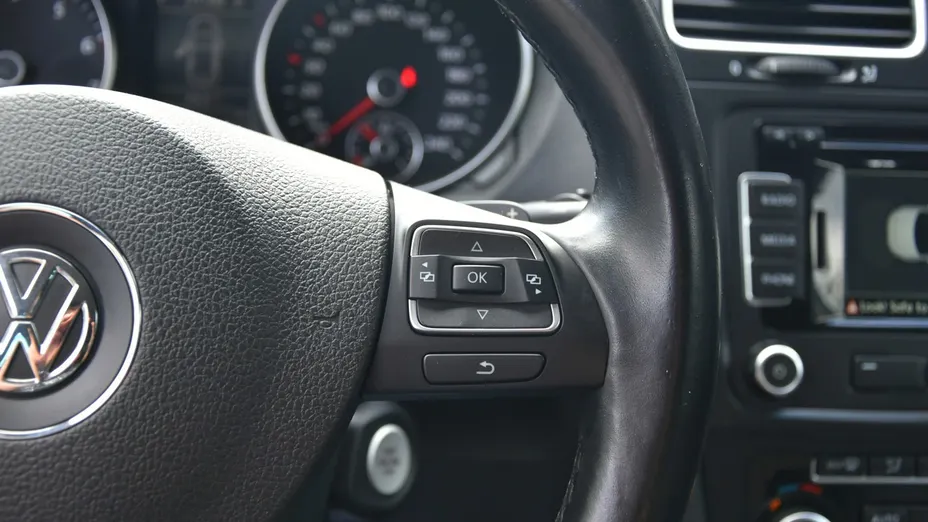 VOLKSWAGEN Golf -