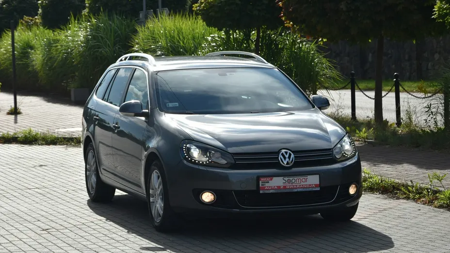 VOLKSWAGEN Golf -