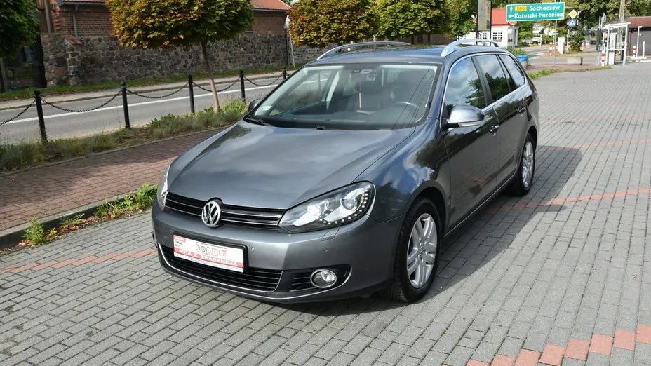 VOLKSWAGEN Golf -