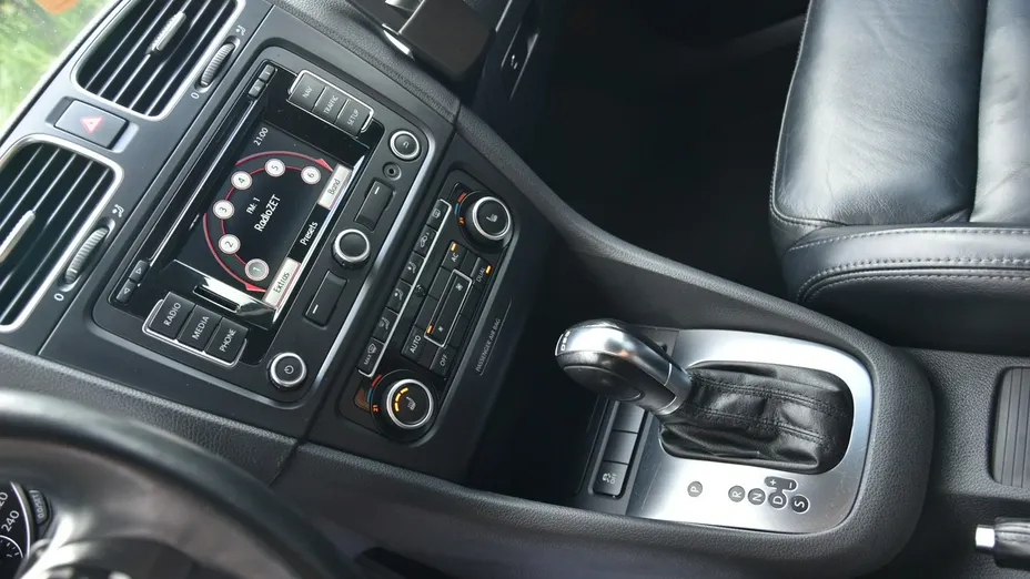 VOLKSWAGEN Golf -