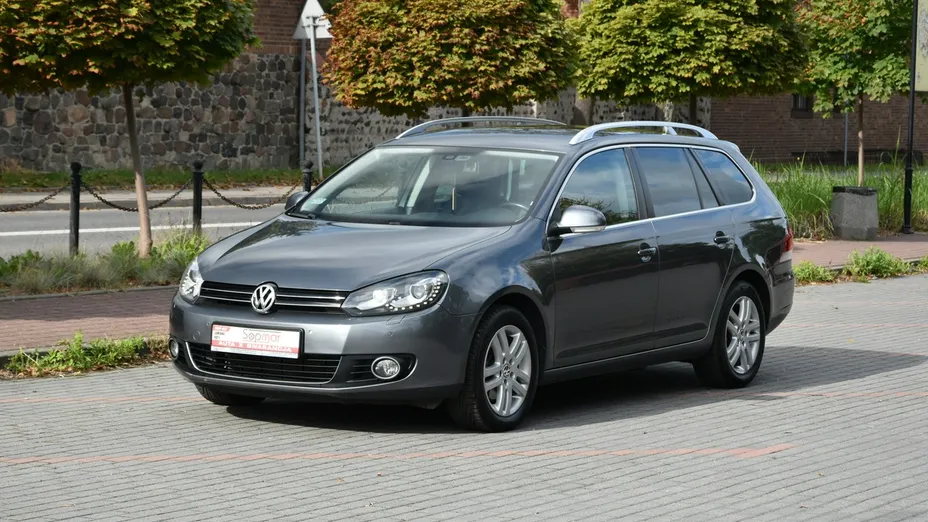 VOLKSWAGEN Golf -