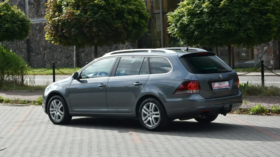 VOLKSWAGEN Golf -
