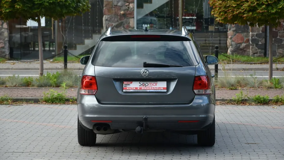 VOLKSWAGEN Golf -