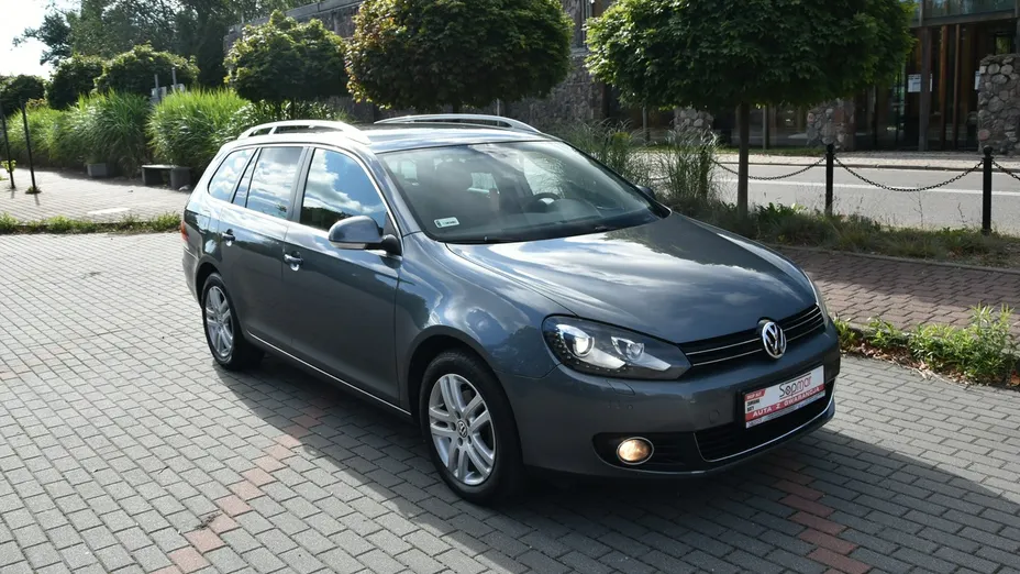 VOLKSWAGEN Golf -