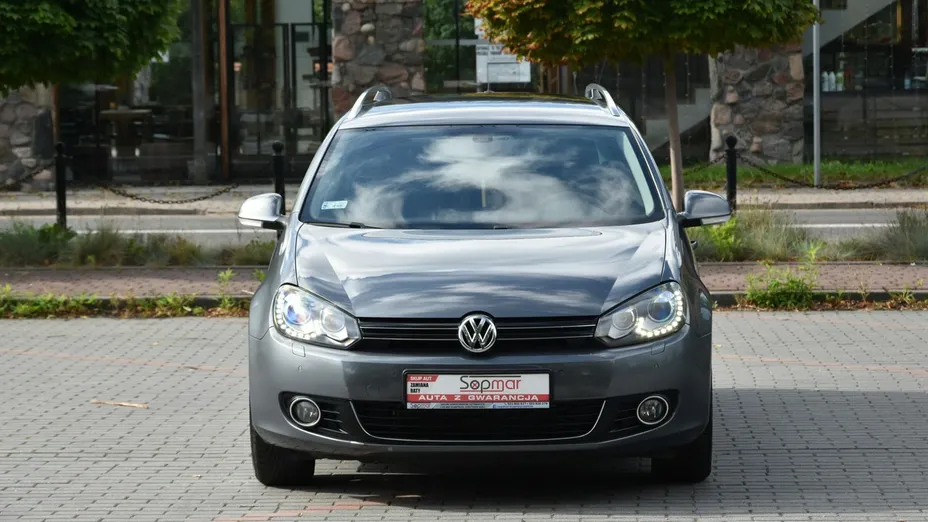 VOLKSWAGEN Golf -